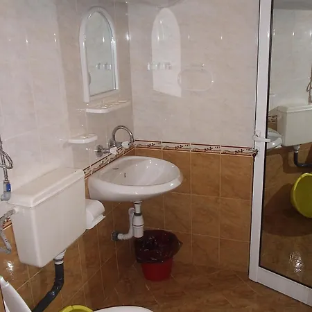 Хотел Familia Fantastiko 2*