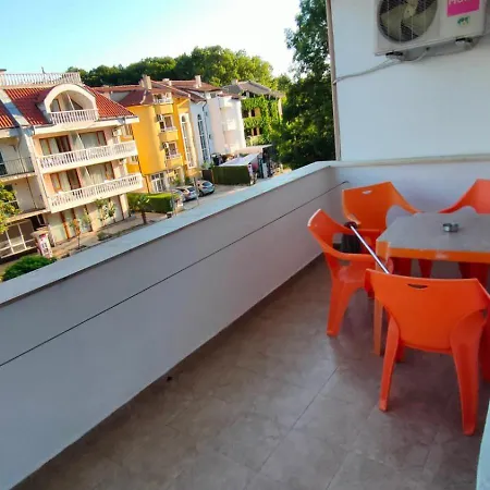 Familia Fantastiko Хотел Китен