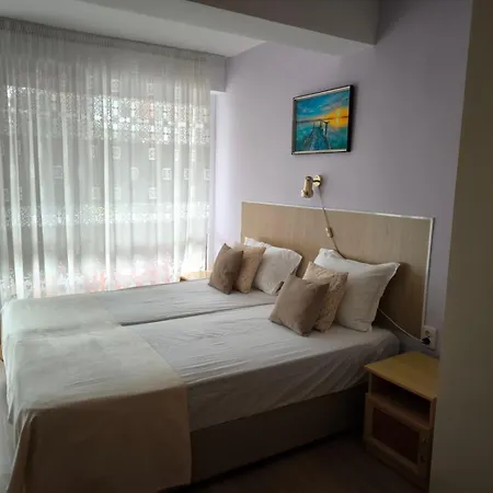 Хотел Familia Fantastiko 2*